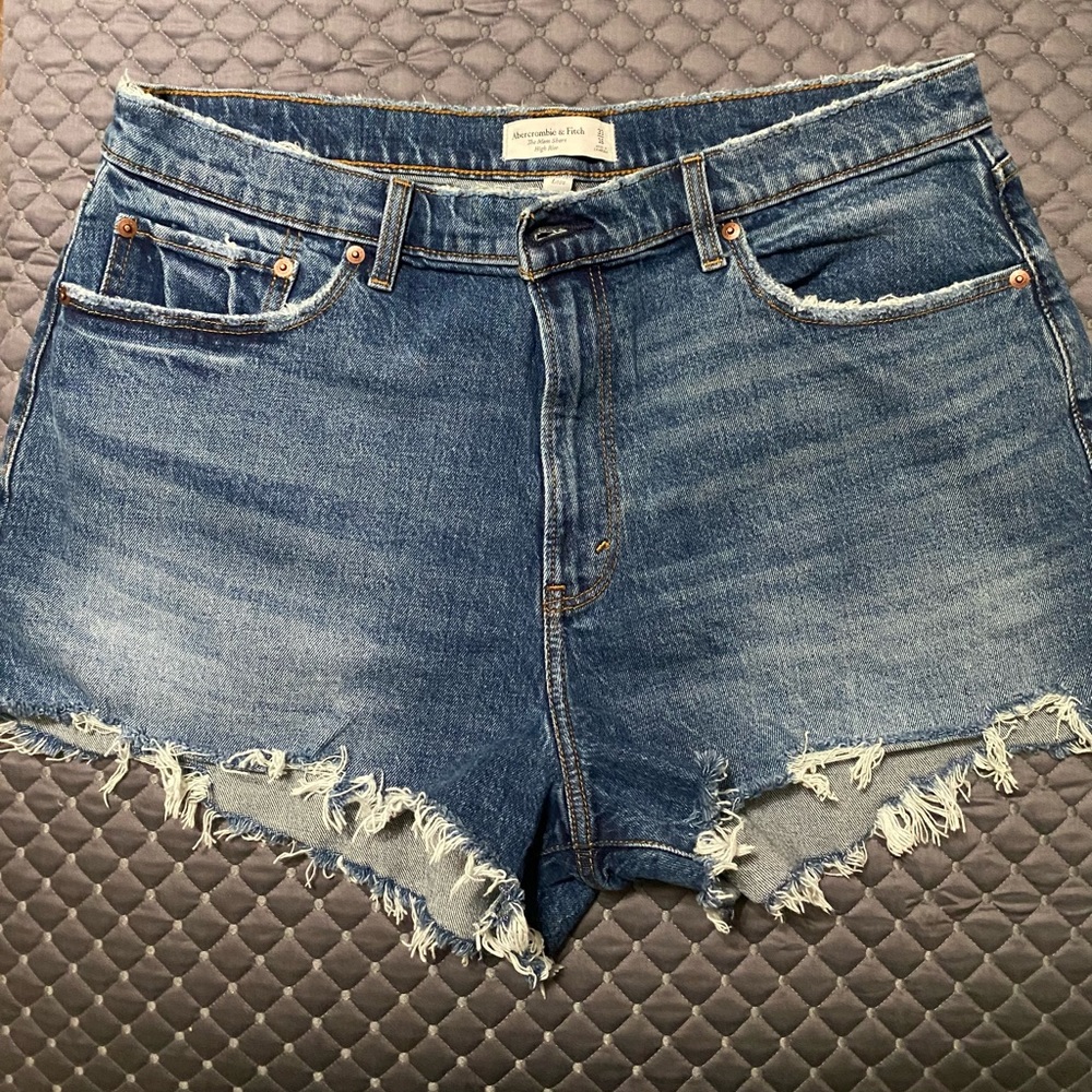 NWT Abercrombie & Fitch High Rise Mom Short Size 33